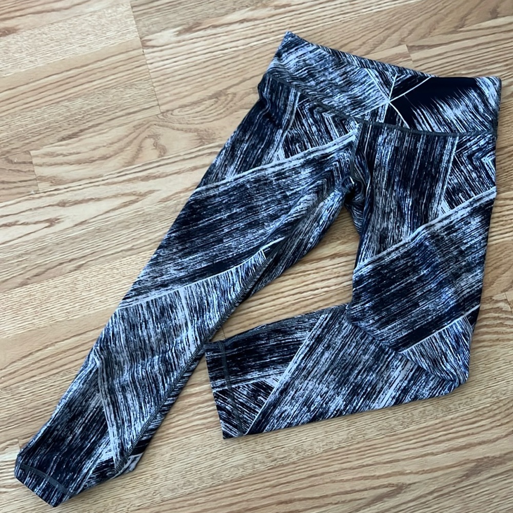 Lululemon Black and White Crop Leggings